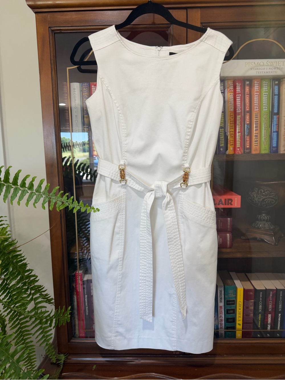 Ellen Tracy White Sleeveless Belted Sheath Dress with Gold Hardware